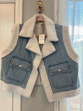 Sage + Fig NWT Sherpa Lined Light Wash Denim Vest M/L